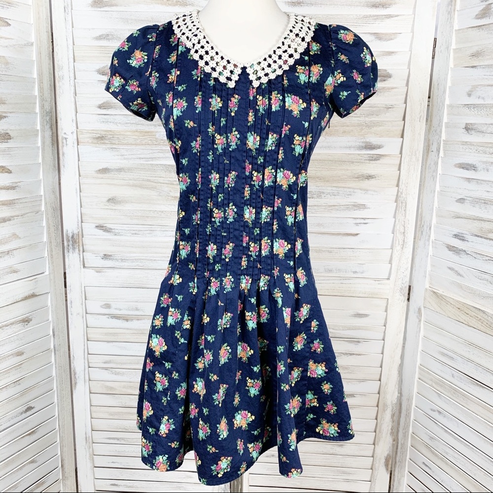 E-Land | Floral Pleated Lace Trim Dress